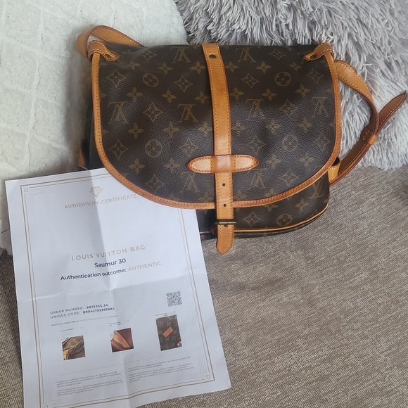 Louis Vuitton Pre-Owned 1995 Saumur 30 Shoulder Bag,, w/COA.. - Picture 1 of 11